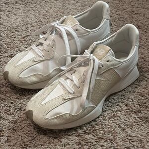 New Balance 327 

Size 9

Excellent condition